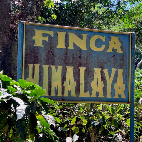 Finca Himalaya farm sign
